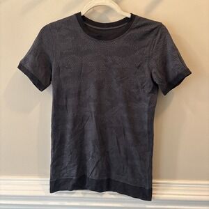 Lululemon Swiftly Breathe Short Sleeve Top T-Shirt Black Digital Camo Size‎ 4 XS